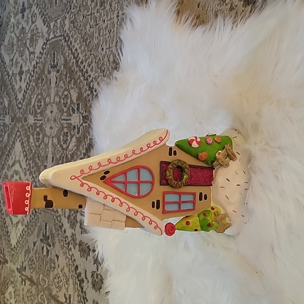 🎅Christmas House Statue